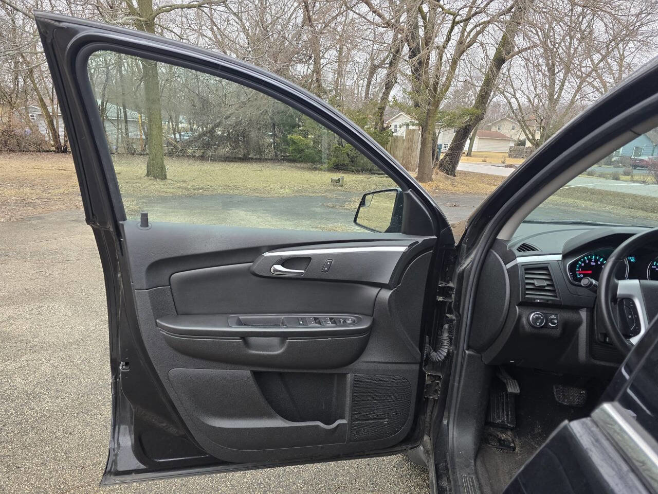 Used 2011 Chevrolet Traverse LT image 13