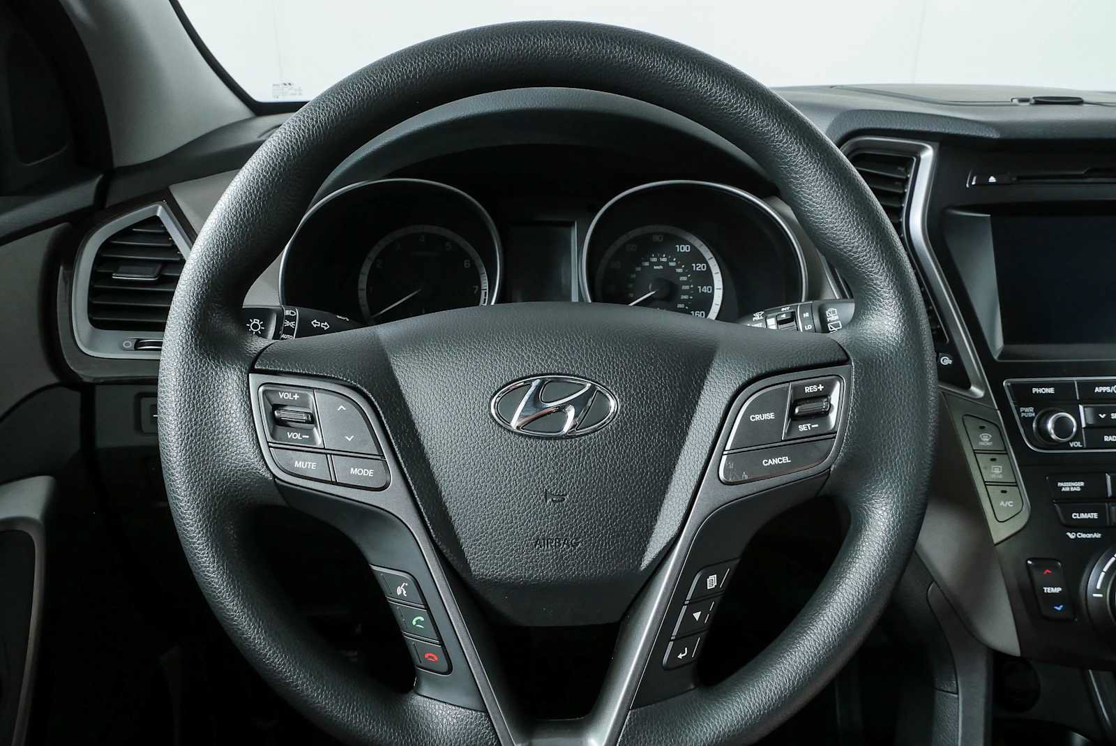 Used 2019 Hyundai Santa Fe XL SE FWD image 9