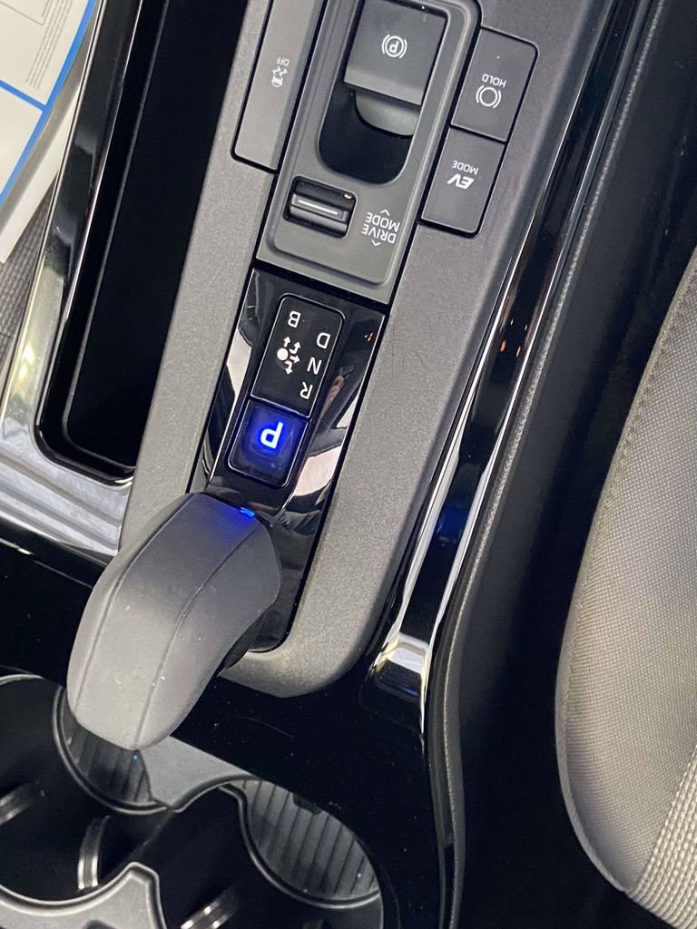 Used 2025 Toyota Prius LE FWD image 22