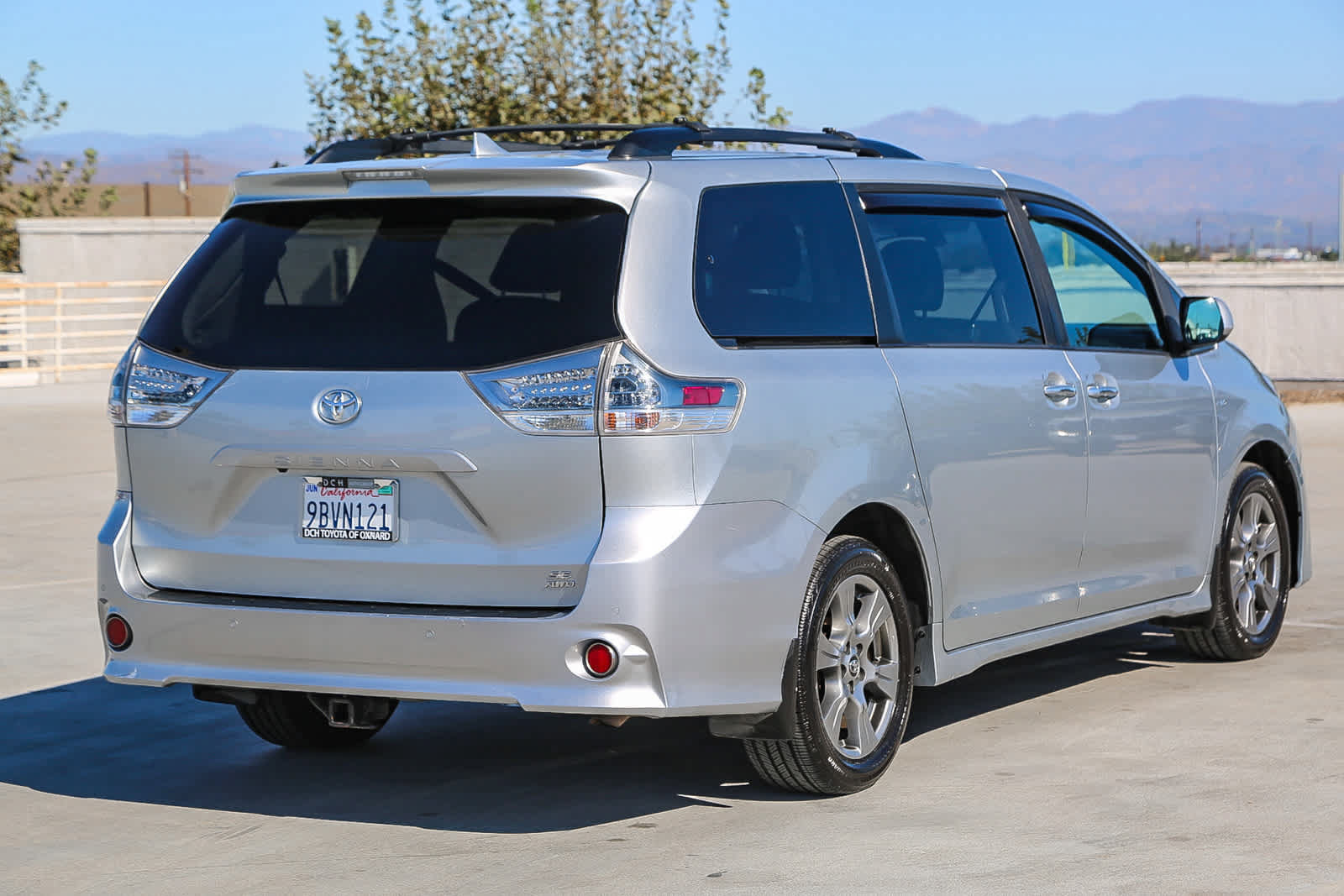 Certified 2019 Toyota Sienna SE w/ SE Preferred Package AWD/4WD image 5