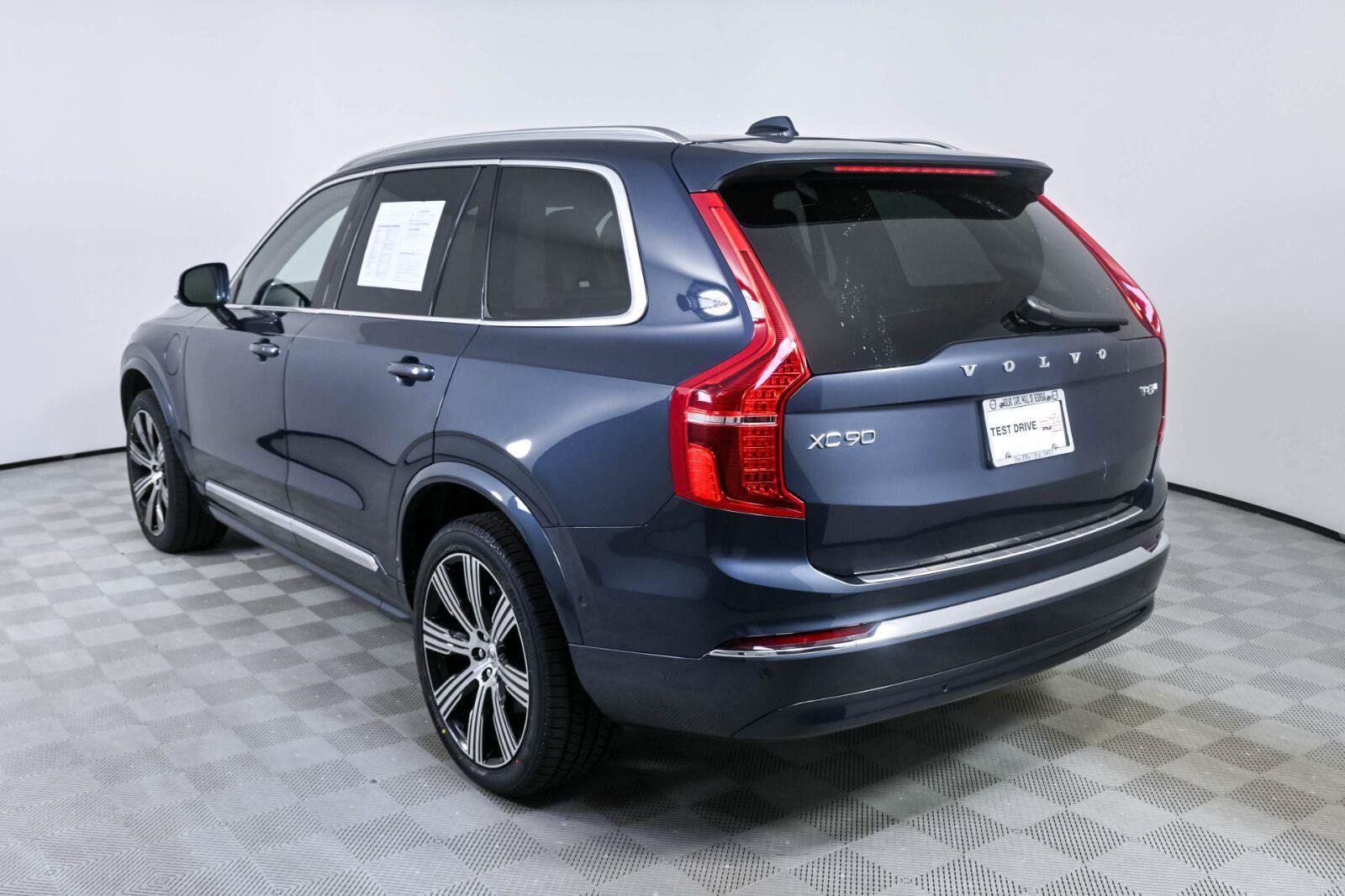 Certified 2025 Volvo XC90 T8 Plus w/ Protection Package Premier AWD/4WD image 3