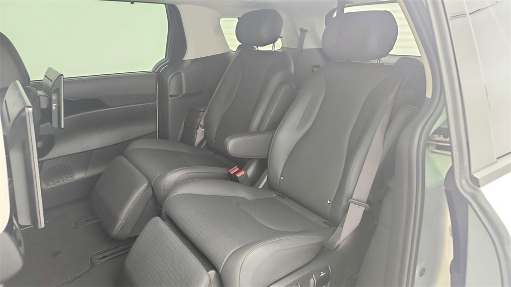 Used 2025 Kia Carnival SX Prestige image 29