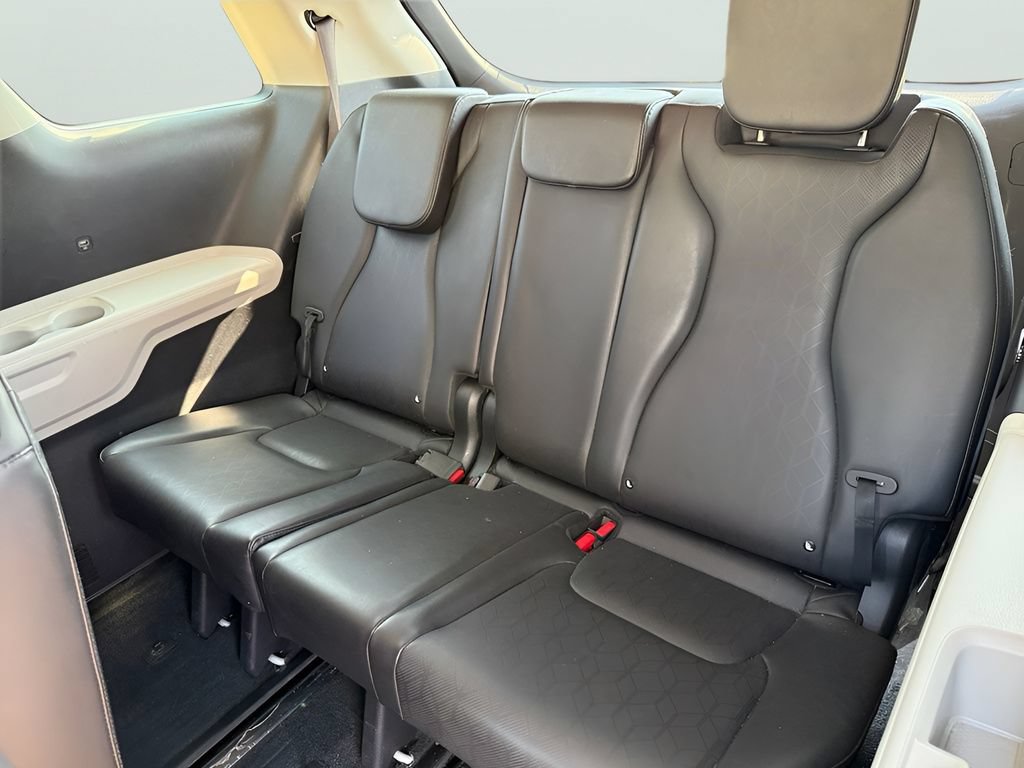 Used 2024 Kia Carnival EX FWD image 22
