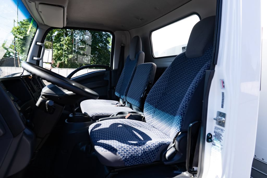 Used 2023 Isuzu NPR RWD image 16