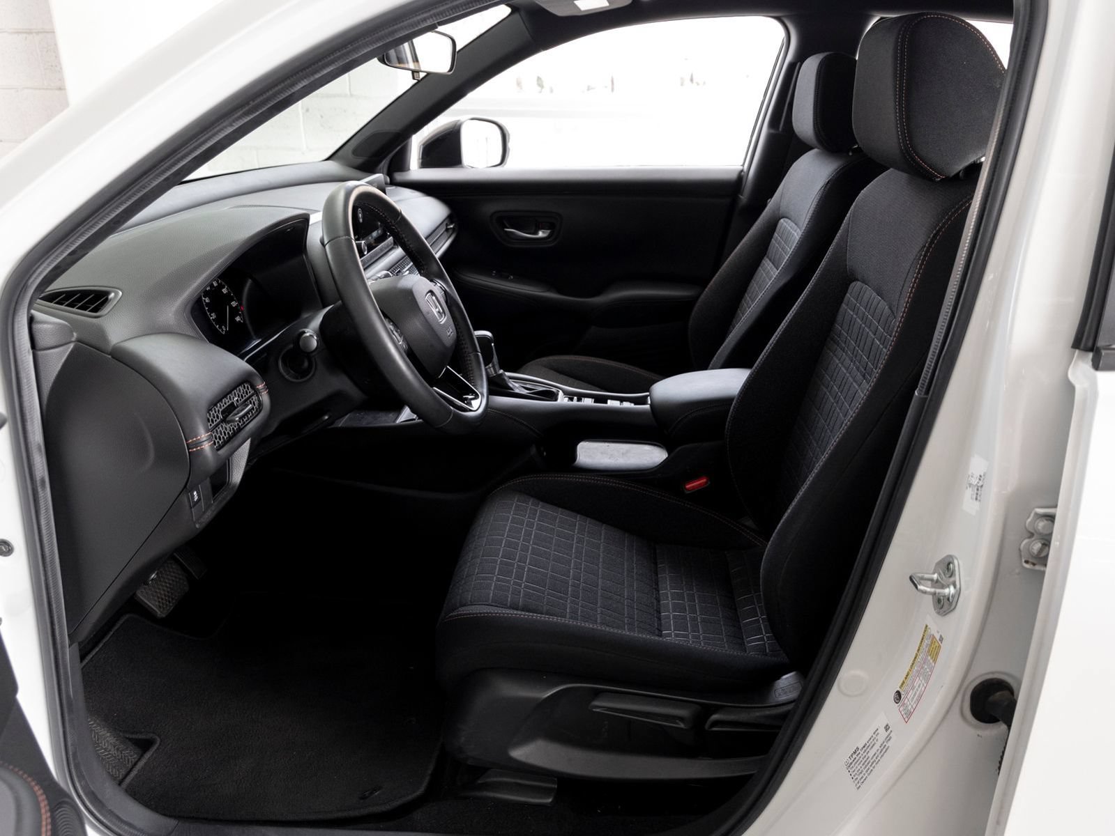 Used 2025 Honda HR-V Sport image 11