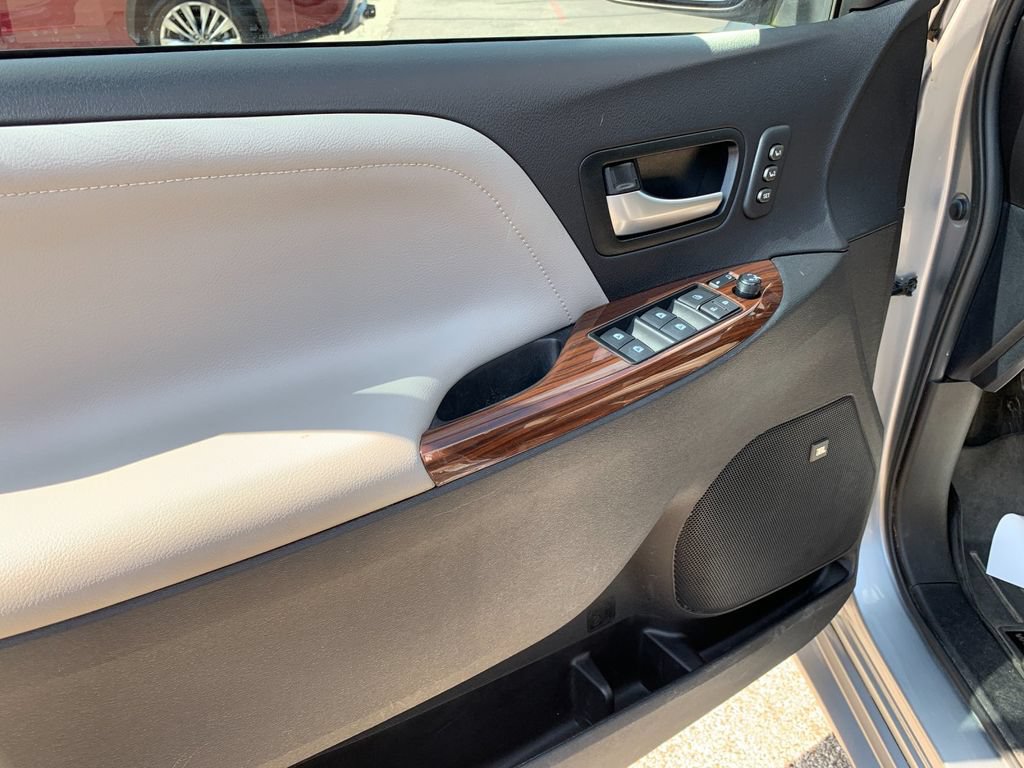 Used 2017 Toyota Sienna Limited Premium AWD/4WD image 12