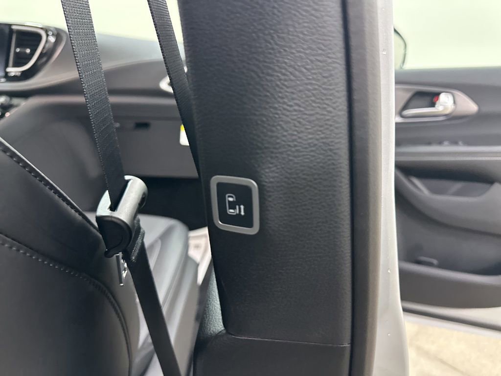 New 2026 Chrysler Pacifica Select image 20