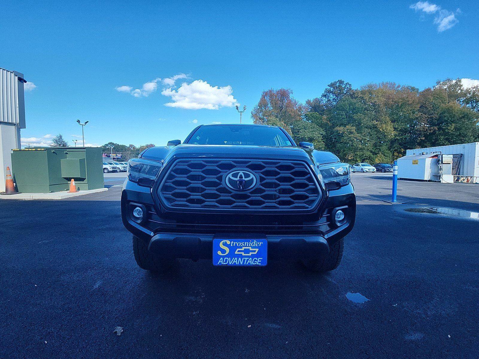 Used 2023 Toyota Tacoma TRD Off-Road image 8