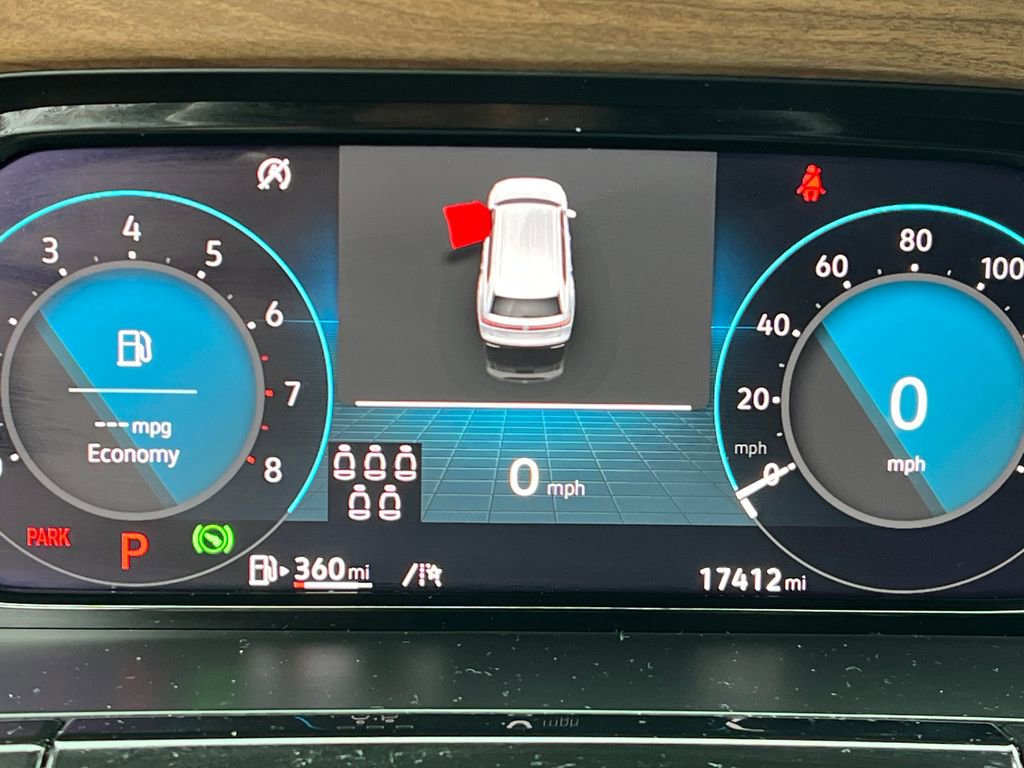 Used 2025 Volkswagen Atlas SE image 15