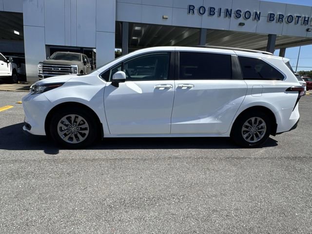 Used 2022 Toyota Sienna LE image 8