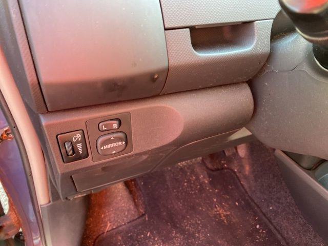 Used 2011 Toyota Yaris 4-Door Hatchback image 13