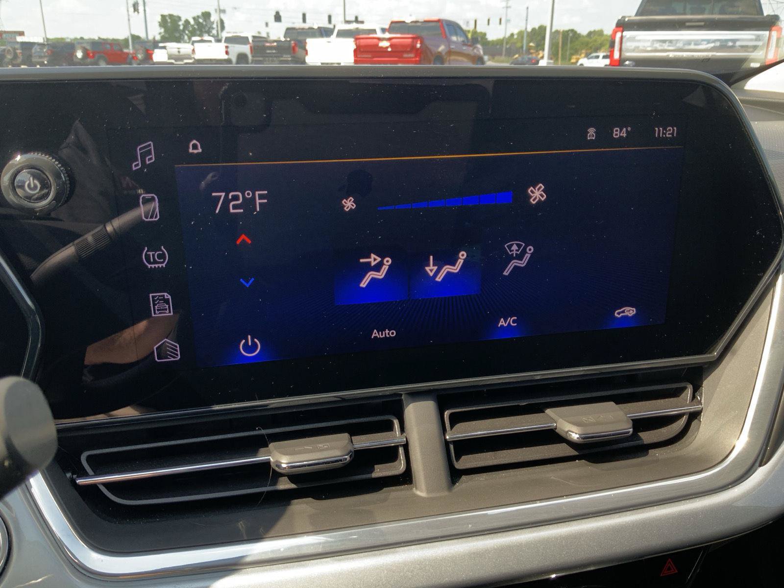 Used 2024 Chevrolet Trax LT FWD image 39