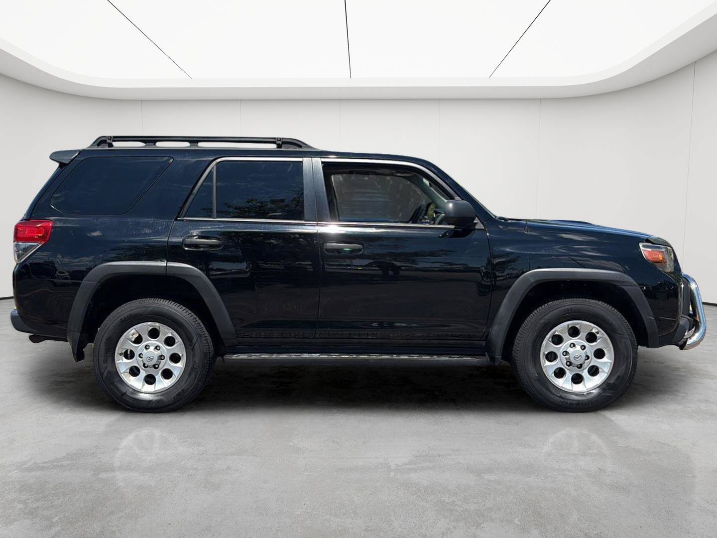 Used 2012 Toyota 4Runner SR5 AWD/4WD image 9