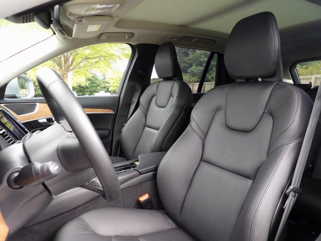 Certified 2024 Volvo XC90 B6 Plus w/ Protection Package Premier image 9