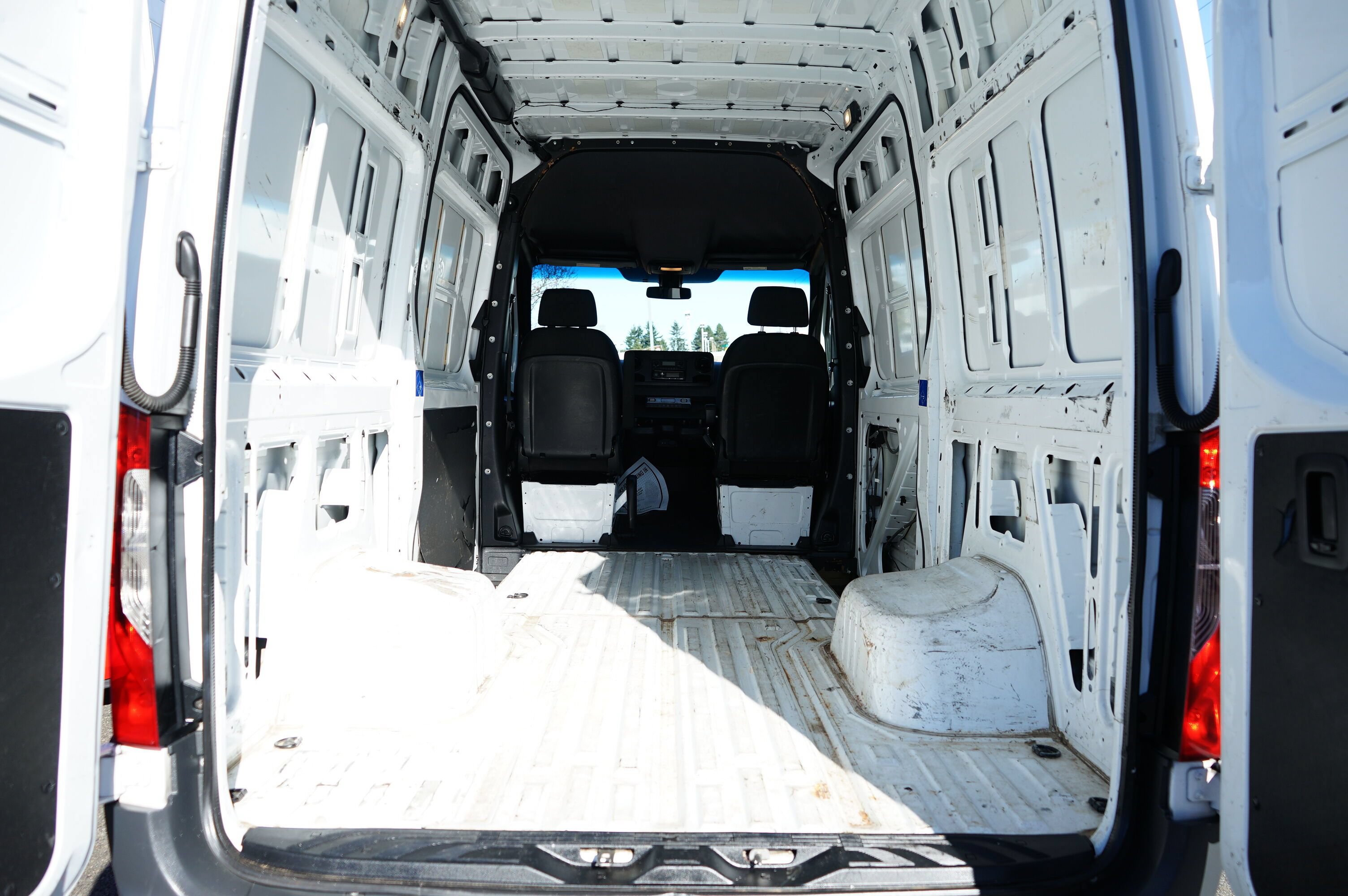 Used 2019 Mercedes-Benz Sprinter 144 image 21