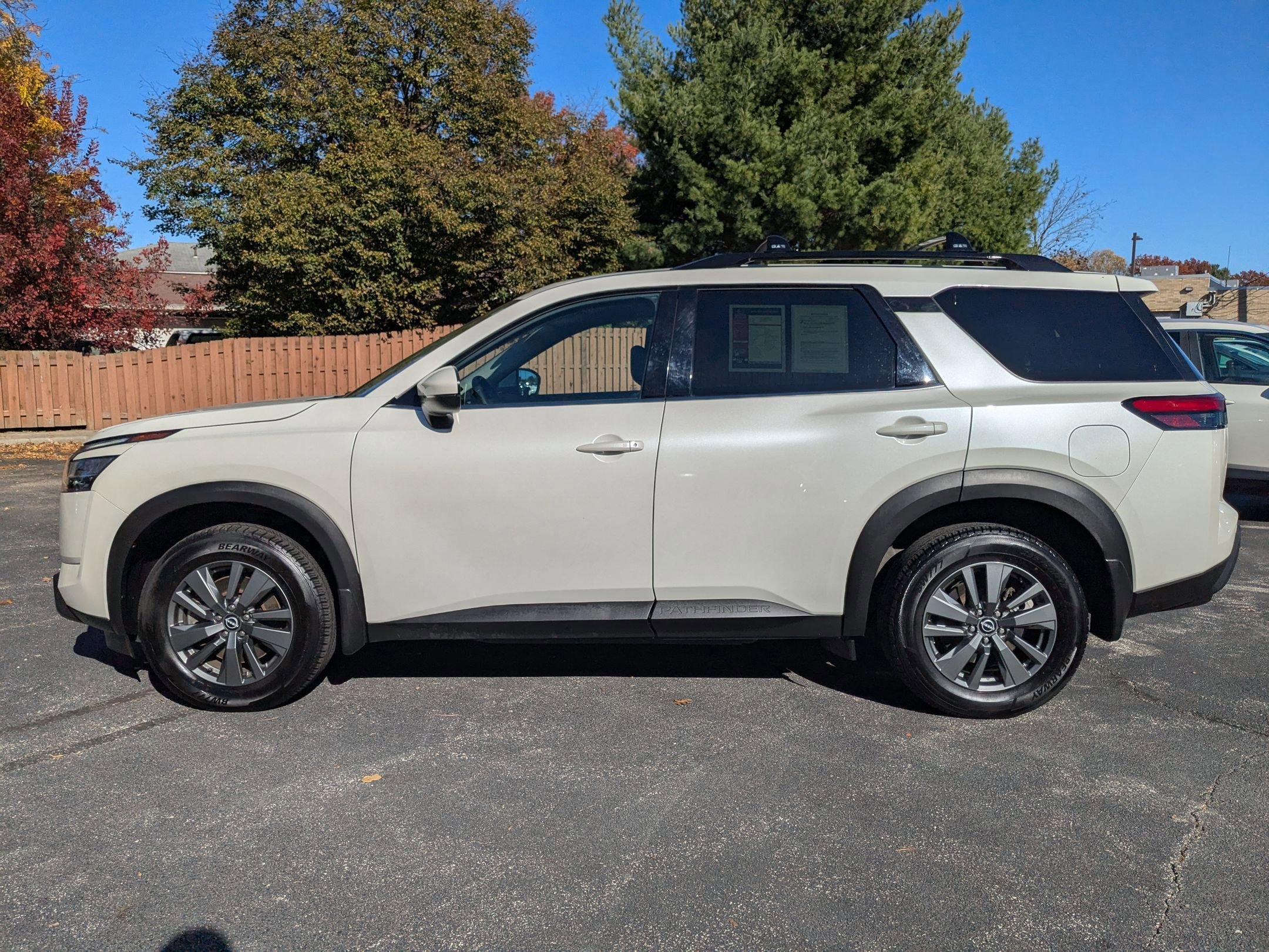 Certified 2022 Nissan Pathfinder SV w/ SV Black Package image 9