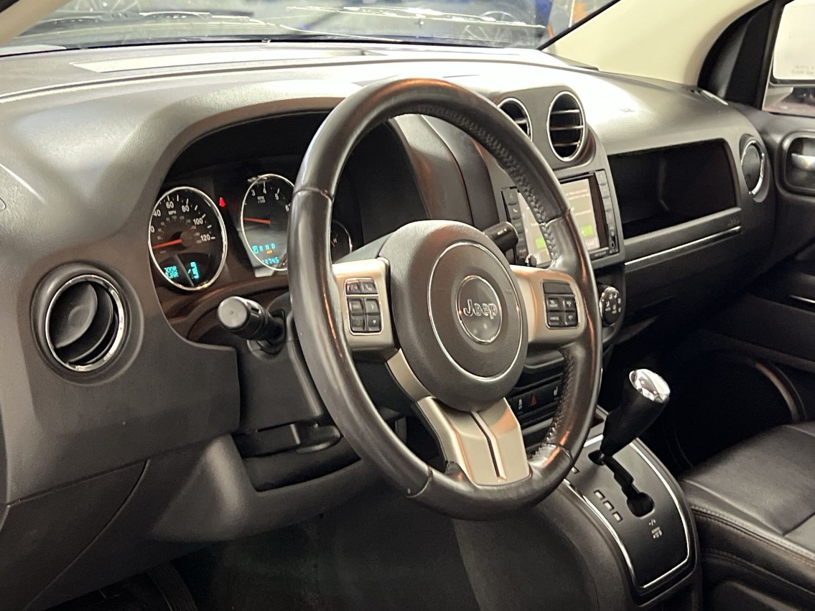 Used 2013 Jeep Compass Limited w/ Sun/Sound Group AWD/4WD image 16
