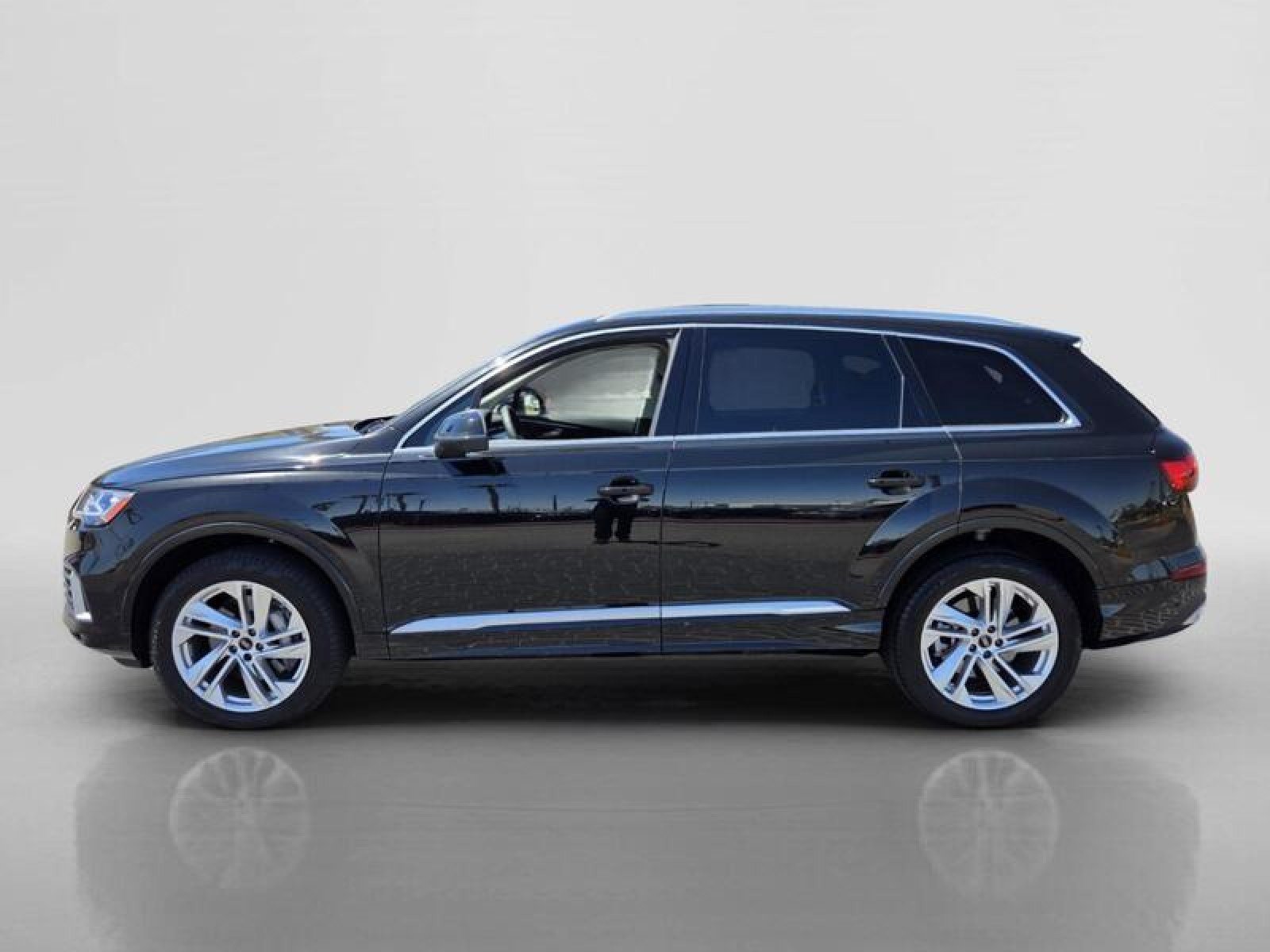 Used 2023 Audi Q7 3.0T Premium Plus w/ Premium Plus Package AWD/4WD image 2