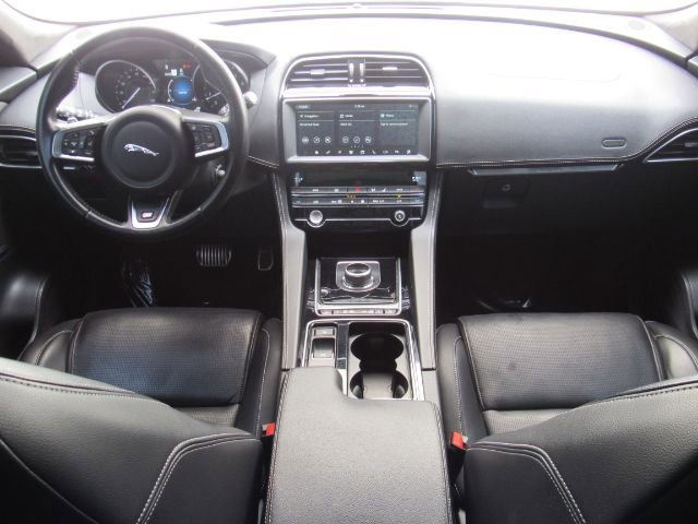 Used 2020 Jaguar F-PACE S image 3