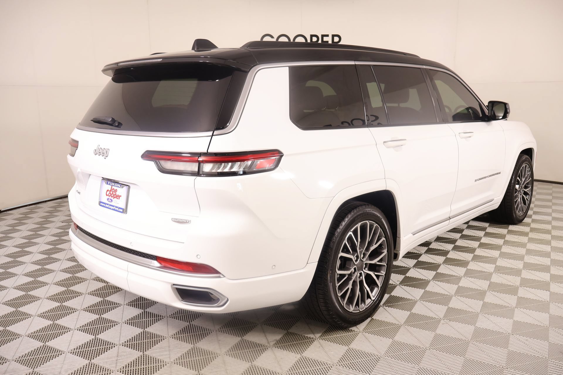 Used 2025 Jeep Grand Cherokee L Summit AWD/4WD image 24