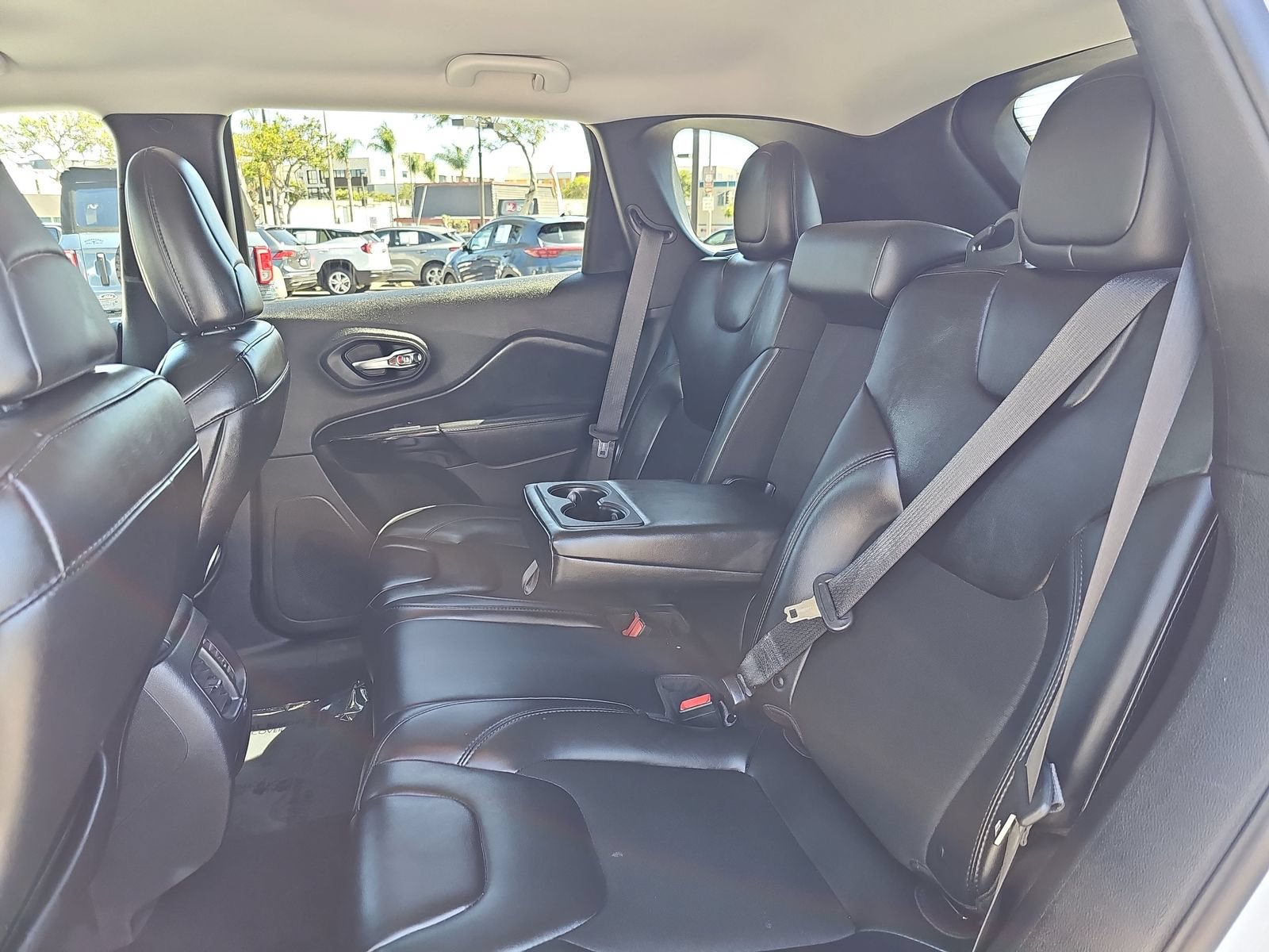 Used 2019 Jeep Cherokee Latitude Plus FWD image 13