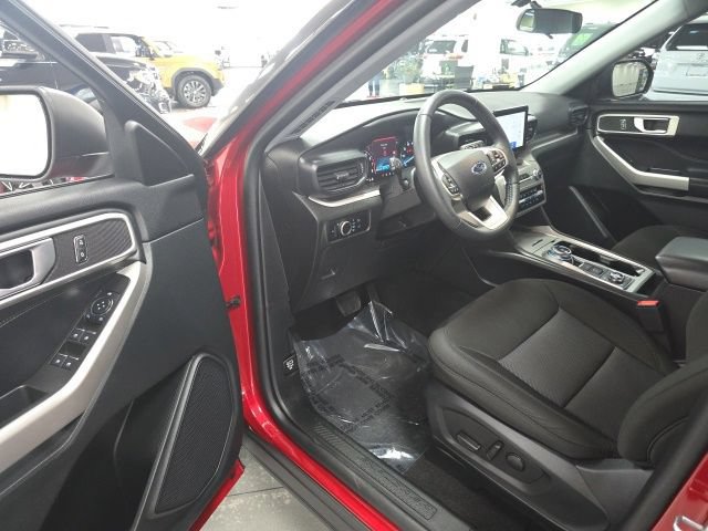 Used 2024 Ford Explorer XLT AWD/4WD image 14