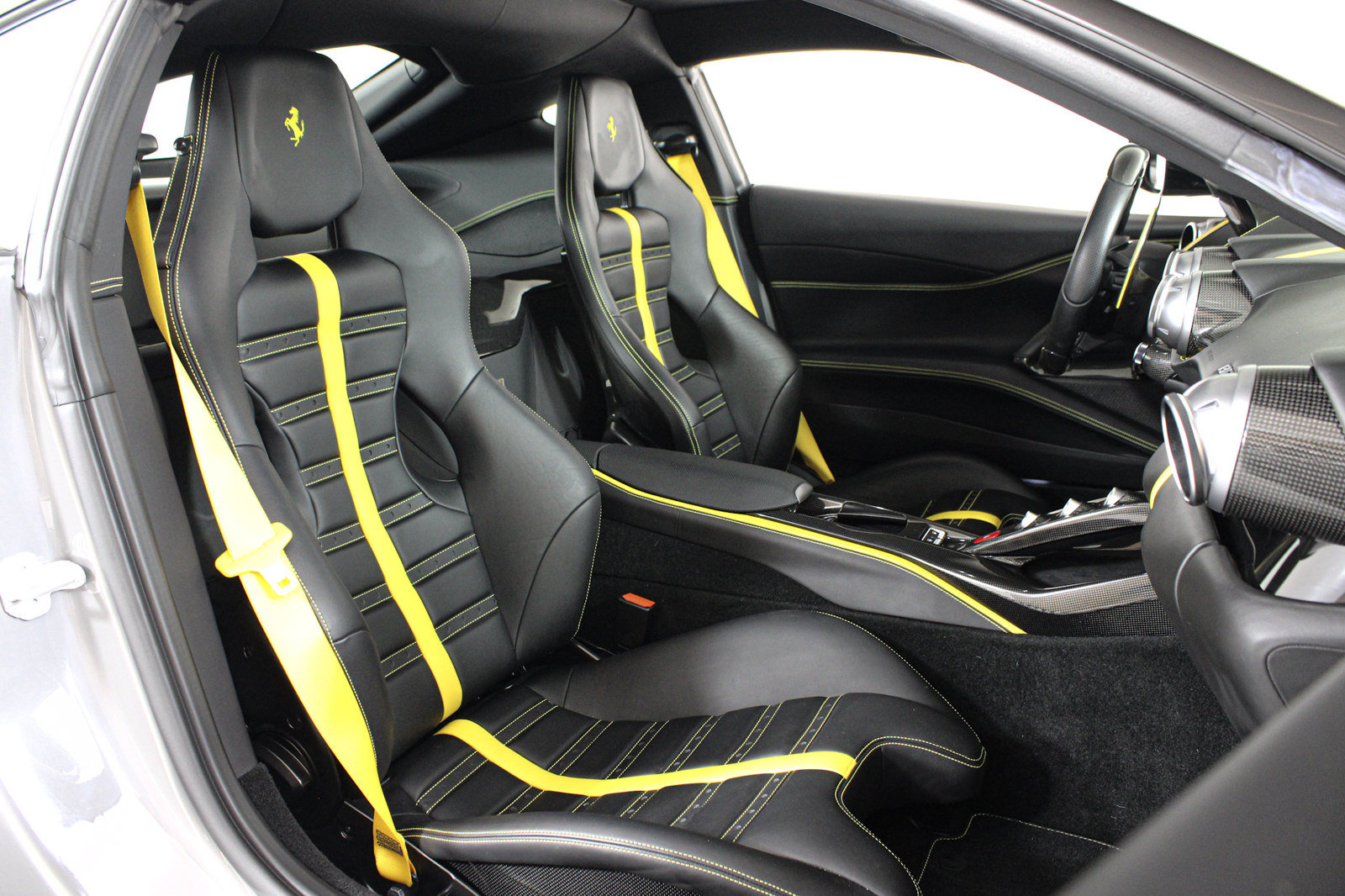 Used 2019 Ferrari 812 Superfast RWD image 23