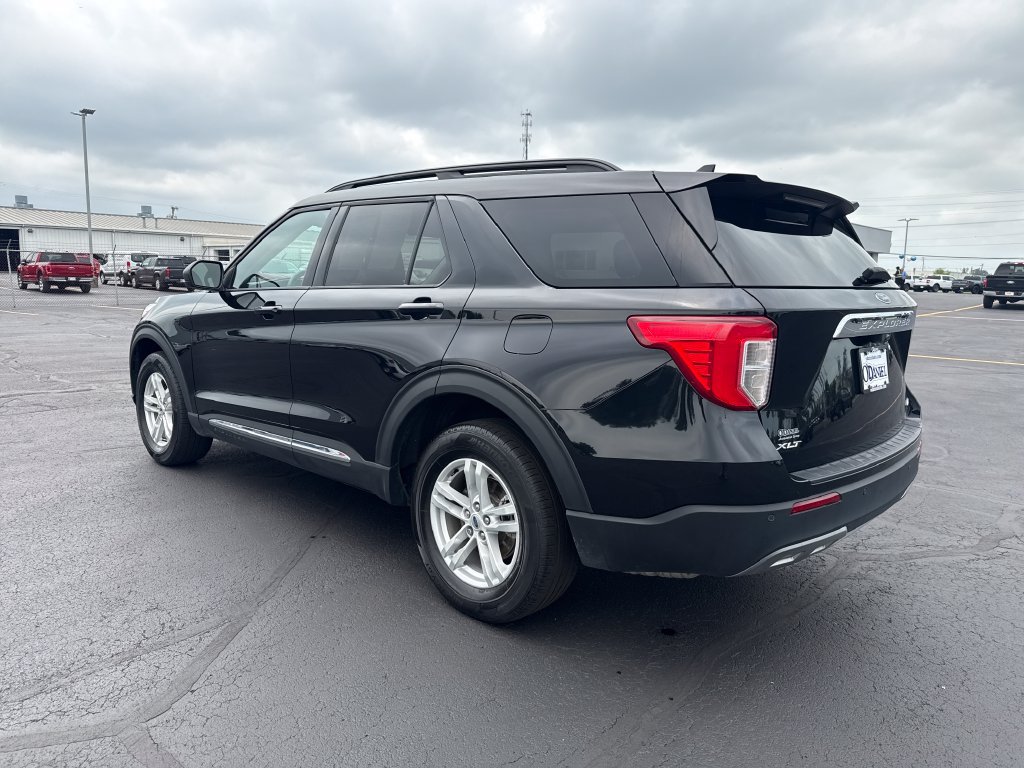 Used 2024 Ford Explorer XLT w/ Equipment Group 202A AWD/4WD image 2