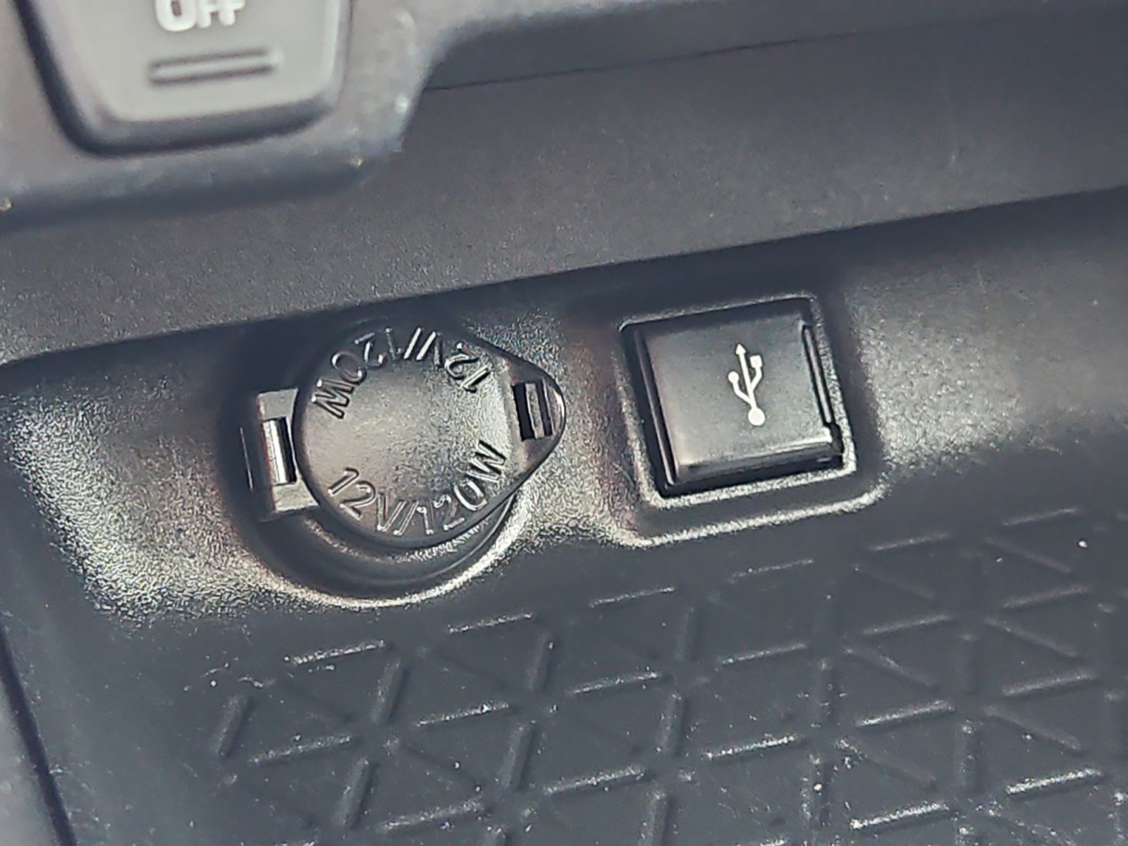 Used 2021 Toyota RAV4 XLE w/ Convenience Package FWD image 21