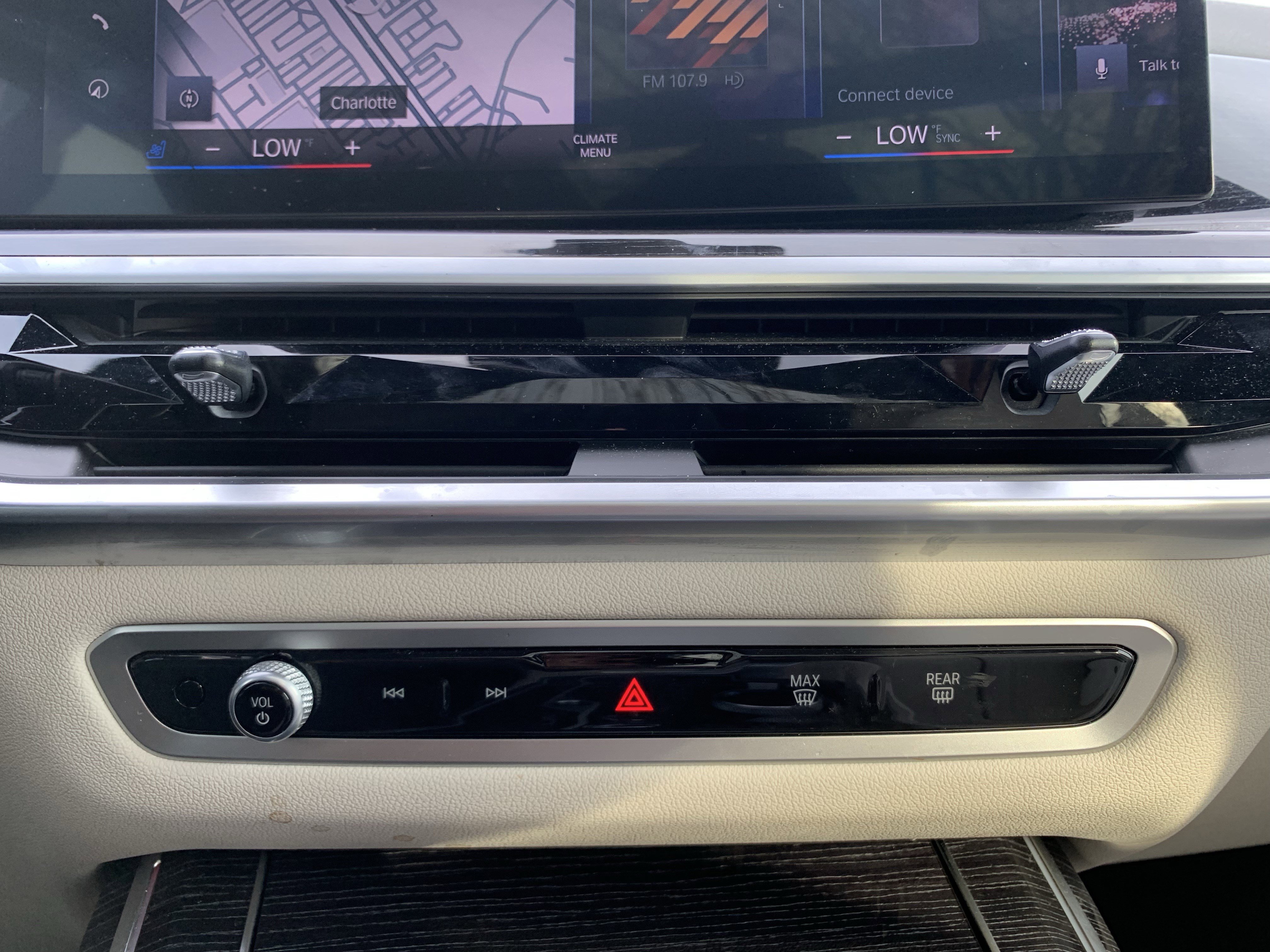 Used 2023 BMW X7 M60i w/ Executive Package image 29