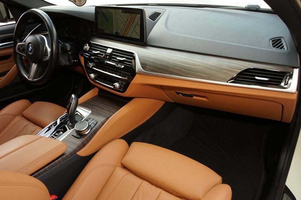 Used 2023 BMW 530e w/ M Sport Package image 5