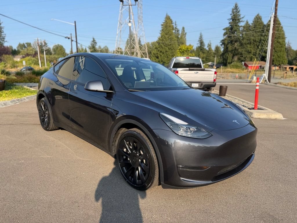 Used 2024 Tesla Model Y Long Range AWD/4WD image 3