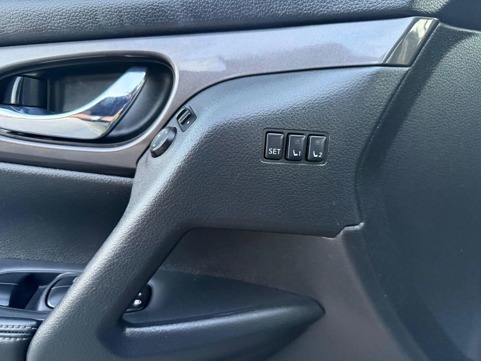 Used 2019 Nissan Rogue SV w/ Premium Package FWD image 12