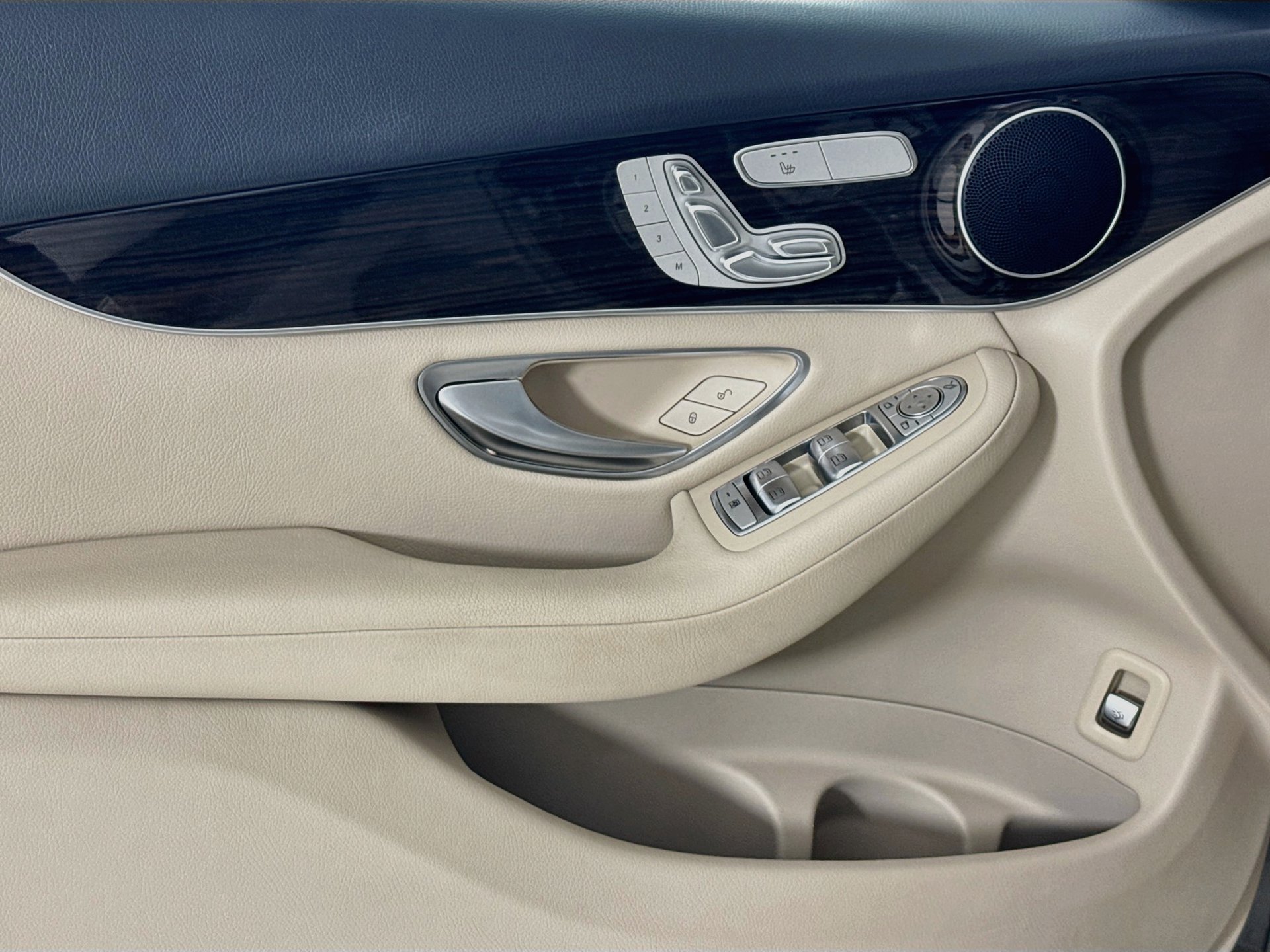 Used 2022 Mercedes-Benz GLC 300 image 18