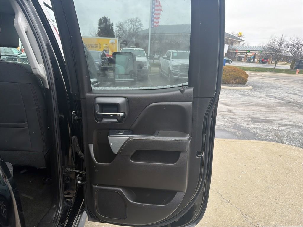 Used 2018 Chevrolet Silverado 1500 LT w/ Midnight Edition image 34