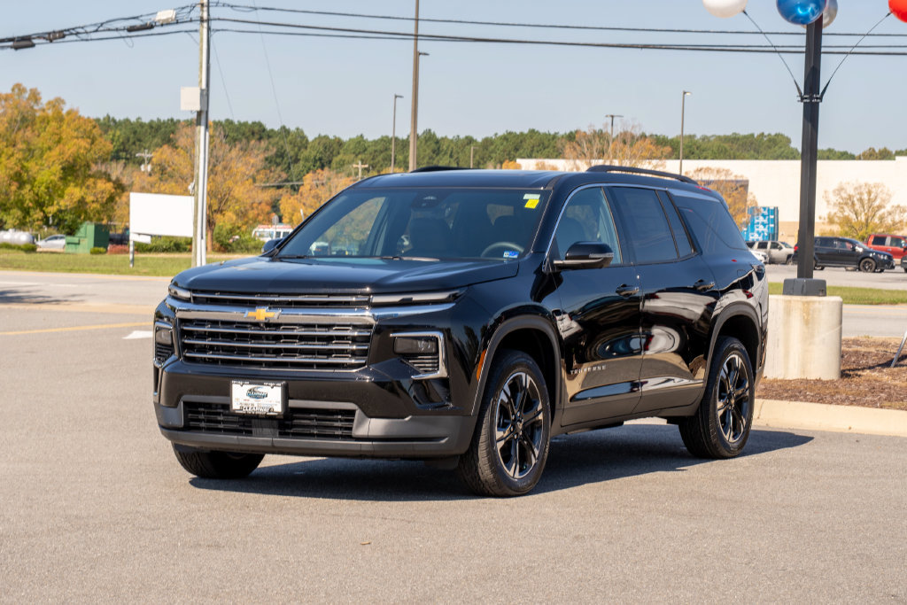 New 2027 Chevrolet Traverse LT w/ Driver Confidence Package FWD image 3