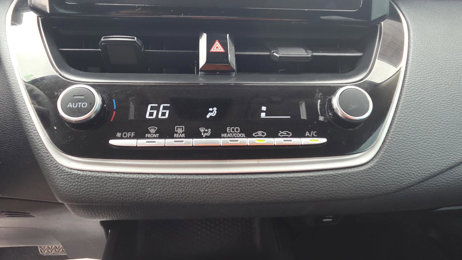Used 2025 Toyota Corolla LE FWD image 27