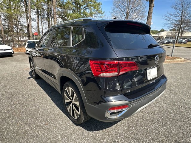 Used 2023 Volkswagen Taos SE w/ Panoramic Sunroof Package image 7