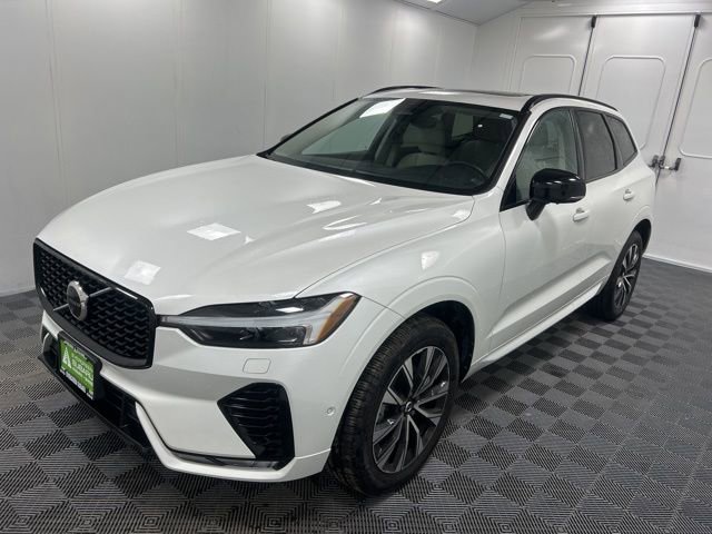 Used 2023 Volvo XC60 B5 Plus w/ Climate Package image 3