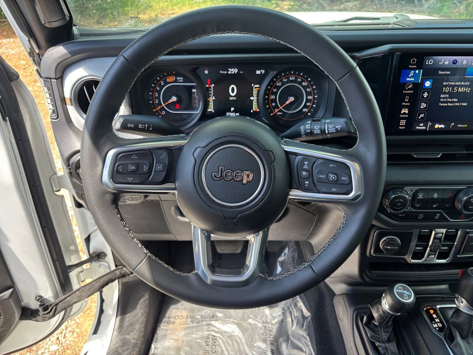 Used 2025 Jeep Wrangler Unlimited Sahara AWD/4WD image 29