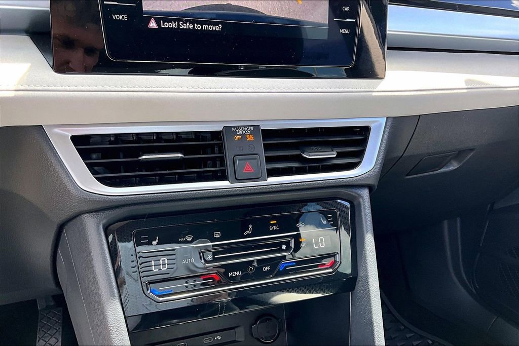 Used 2025 Volkswagen Taos SE image 16