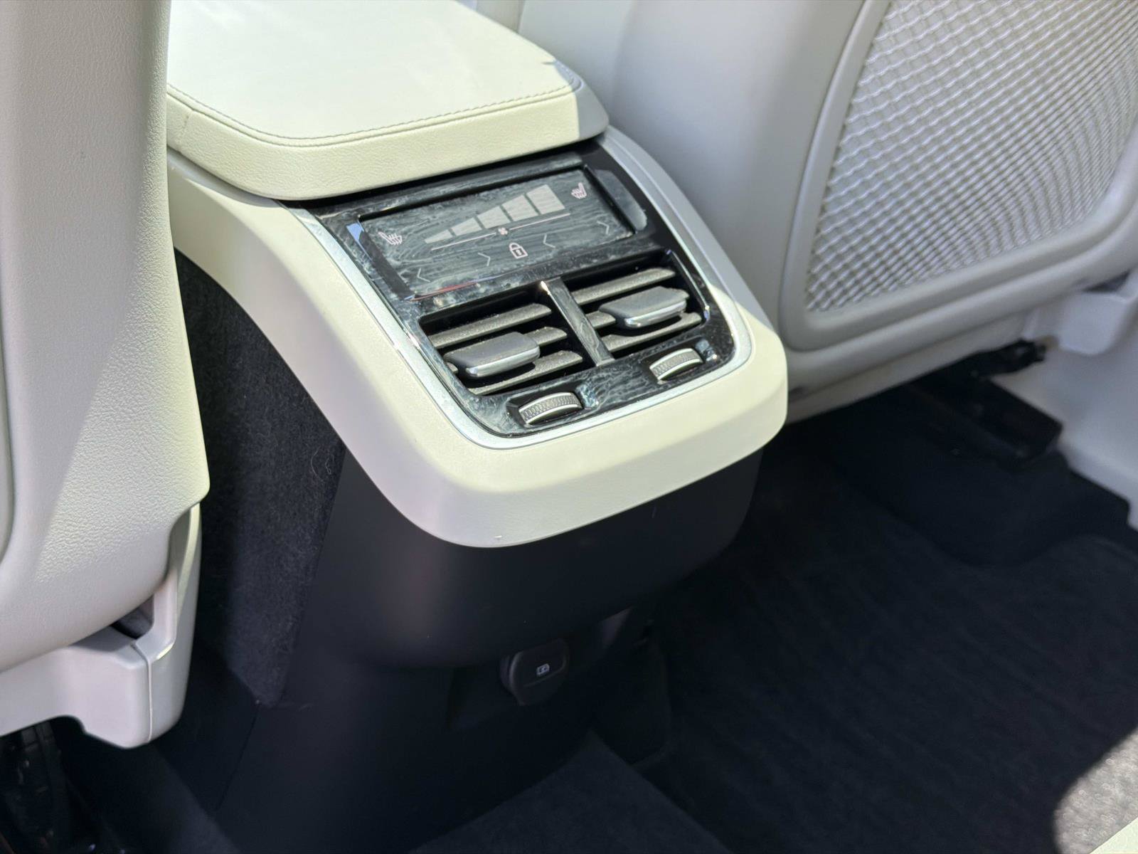 Certified 2023 Volvo XC90 B6 Plus w/ Protection Package Premier AWD/4WD image 22