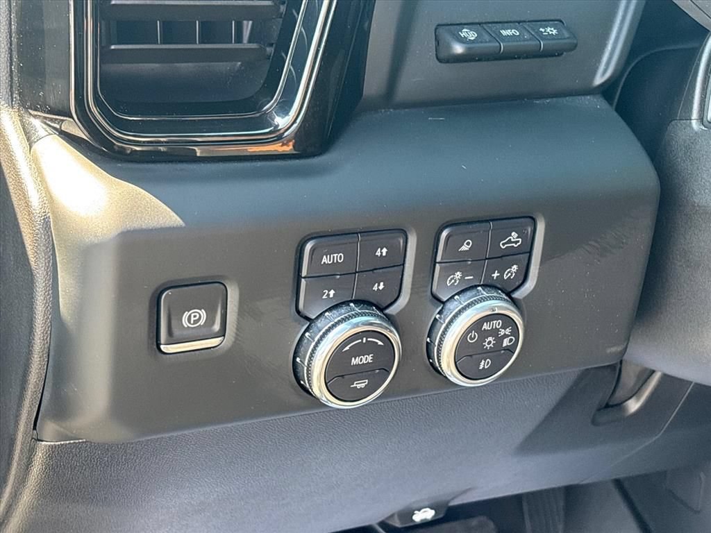 Used 2025 GMC Sierra 2500 AT4 w/ Technology Package AWD/4WD image 31