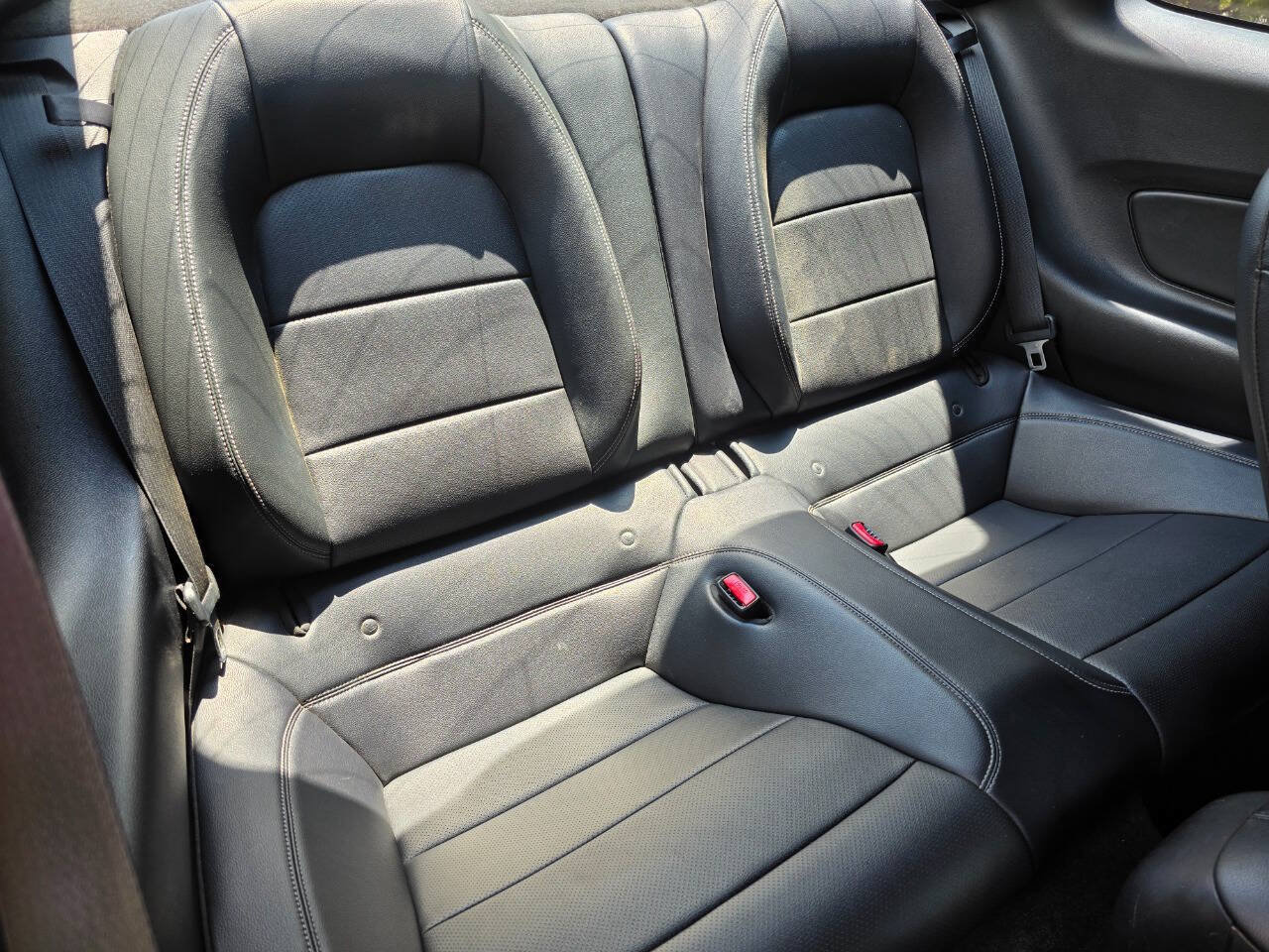 Used 2015 Ford Mustang Premium RWD image 31