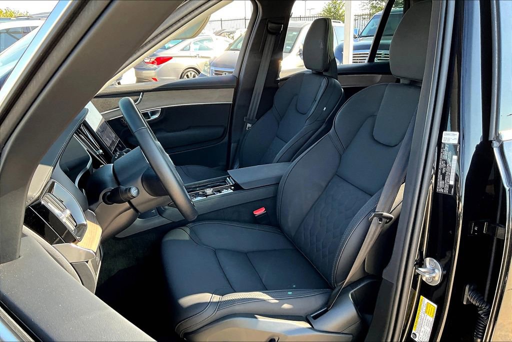 Certified 2025 Volvo XC90 B6 Plus image 33