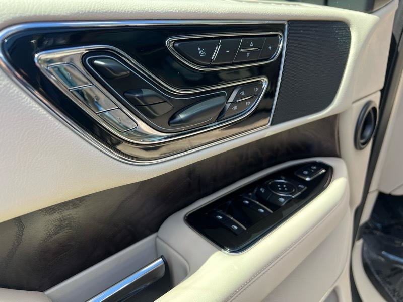 Used 2018 Lincoln Navigator L Reserve w/ Technology Package AWD/4WD image 28