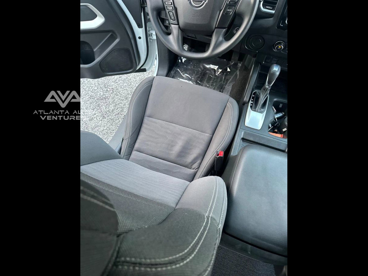 Used 2023 Nissan Frontier SV image 31