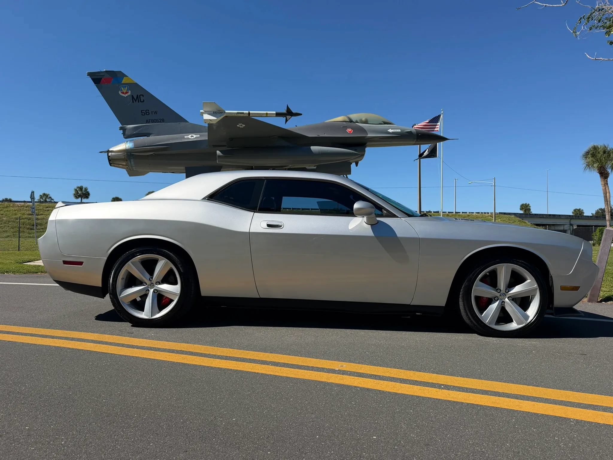 Used 2009 Dodge Challenger SRT8 RWD image 1