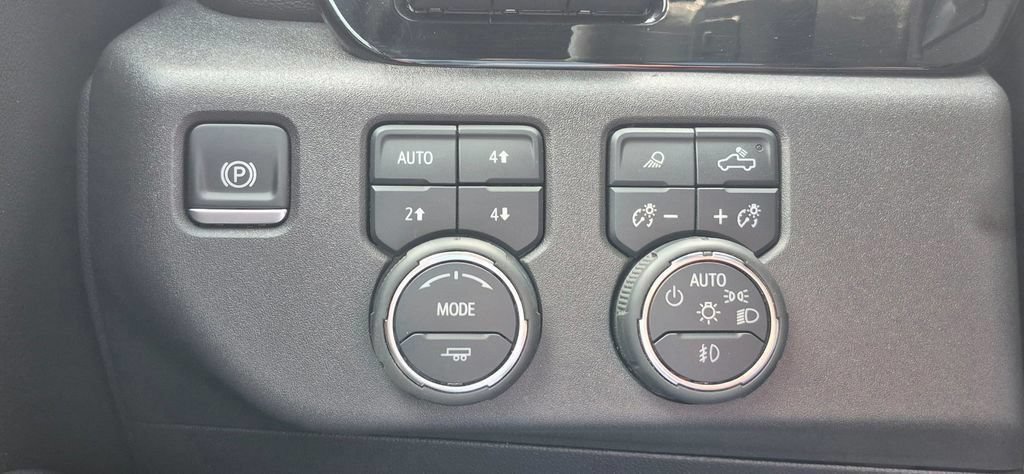 Used 2025 Chevrolet Silverado 1500 High Country w/ Technology Package AWD/4WD image 82