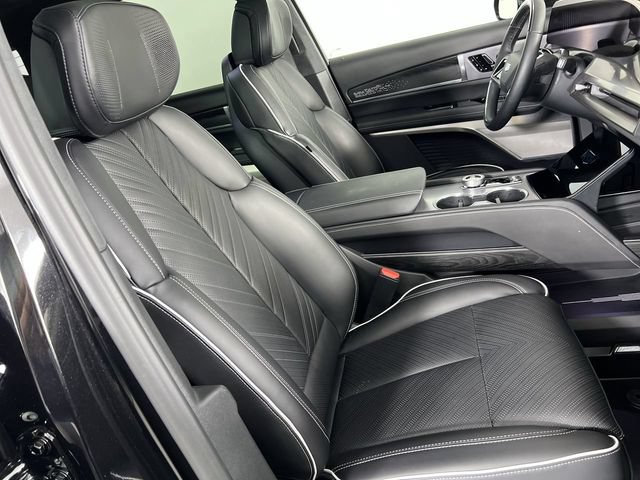 Certified 2026 Cadillac Vistiq Platinum w/ LPO, Floor Liner Package AWD/4WD image 28